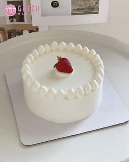 Bánh Kem Viền Kem Dâu Tây DG004